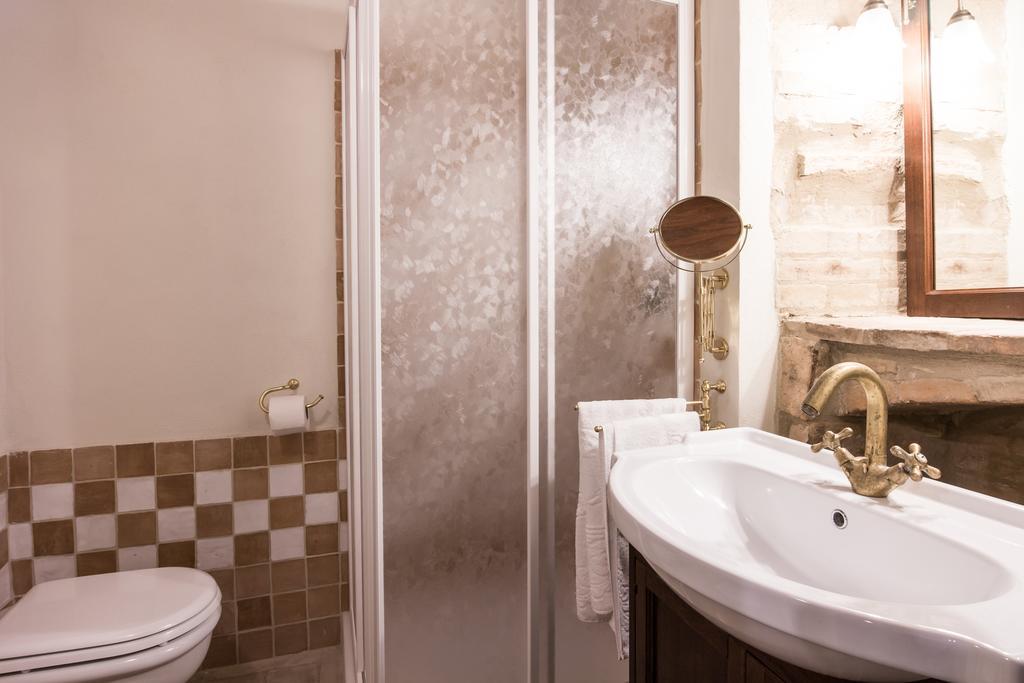 Domus In Castro Bed & Breakfast Montecchio  Стая снимка